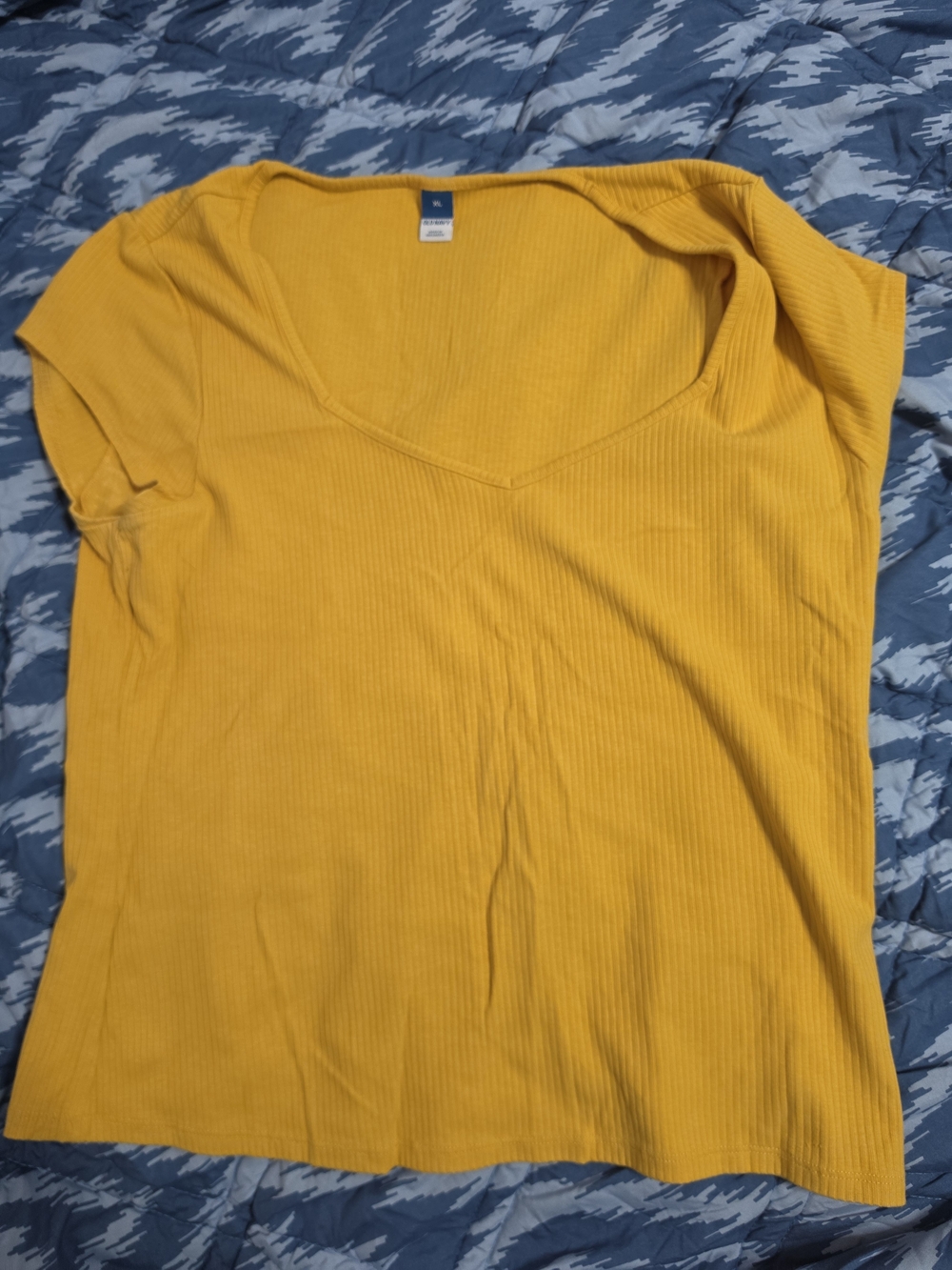 Old Navy Ribbed V-Neck Short Sleeve Top in Mustard Yellow. Size XL